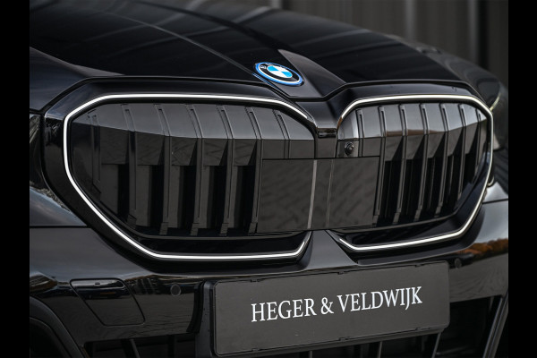 BMW 5 Serie Touring 550e XDRIVE | M-SPORT PRO | SHADOW LINE | M-SPORT SEATS | ALCANTARA HEMEL | CARBON PACKAGE | PANORAMADAK | ICONIC GRILL