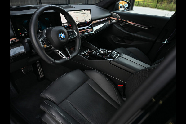 BMW 5 Serie Touring 550e XDRIVE | M-SPORT PRO | SHADOW LINE | M-SPORT SEATS | ALCANTARA HEMEL | CARBON PACKAGE | PANORAMADAK | ICONIC GRILL