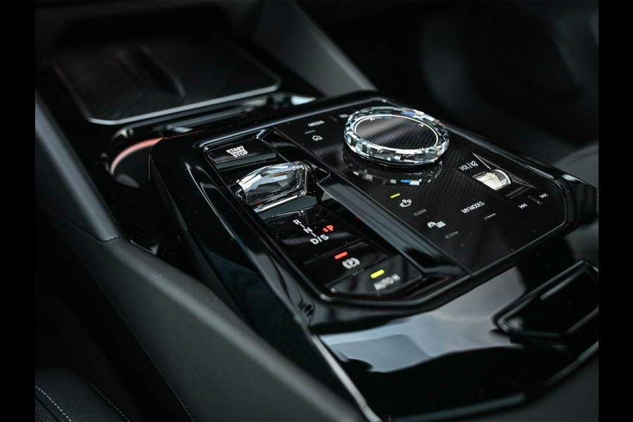 BMW 5 Serie Touring 550e XDRIVE | M-SPORT PRO | SHADOW LINE | M-SPORT SEATS | ALCANTARA HEMEL | CARBON PACKAGE | PANORAMADAK | ICONIC GRILL