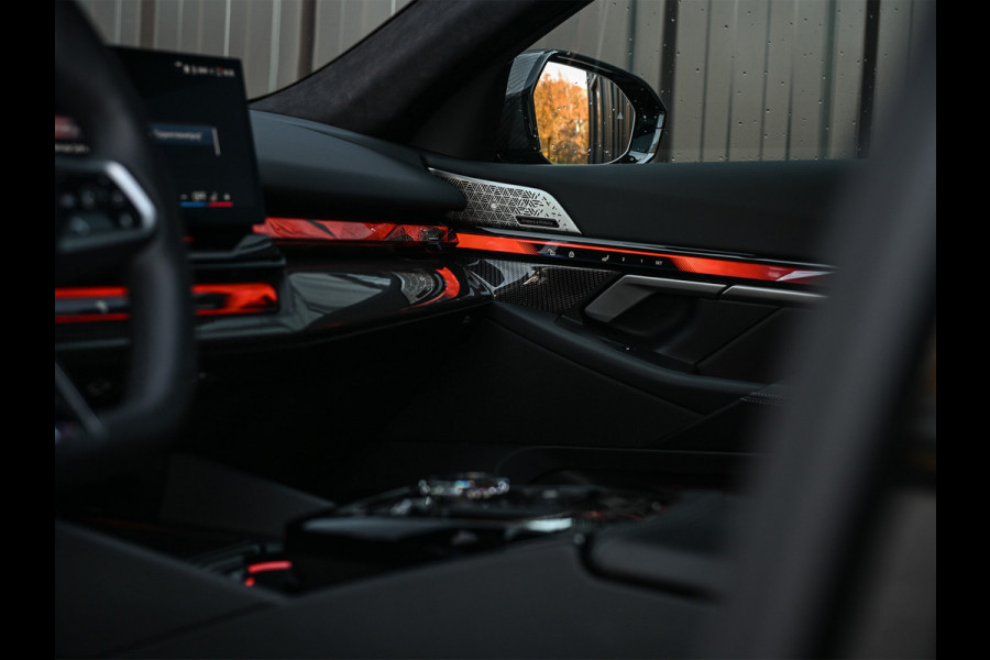 BMW 5 Serie Touring 550e XDRIVE | M-SPORT PRO | SHADOW LINE | M-SPORT SEATS | ALCANTARA HEMEL | CARBON PACKAGE | PANORAMADAK | ICONIC GRILL