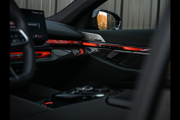 BMW 5 Serie Touring 550e XDRIVE | M-SPORT PRO | SHADOW LINE | M-SPORT SEATS | ALCANTARA HEMEL | CARBON PACKAGE | PANORAMADAK | ICONIC GRILL