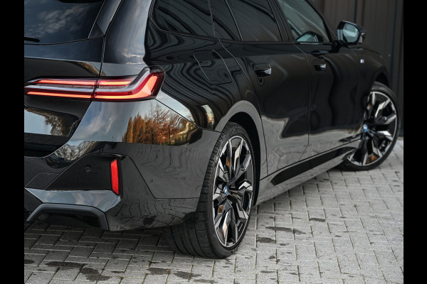 BMW 5 Serie Touring 550e XDRIVE | M-SPORT PRO | SHADOW LINE | M-SPORT SEATS | ALCANTARA HEMEL | CARBON PACKAGE | PANORAMADAK | ICONIC GRILL