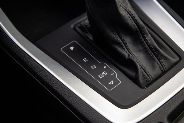 Audi Q3 45 TFSI e edition AUTOMAAT / PLUG IN HYBRID / STOELVERWARMING / LEER / VIRTUAL COCKPIT / CRUISE CONTROLE / DEALER ONDERHOUDEN