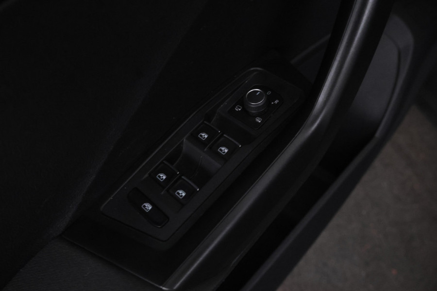 Volkswagen T-Roc 1.5 TSI Sport 150PK, Automaat, Apple carplay, Climate,