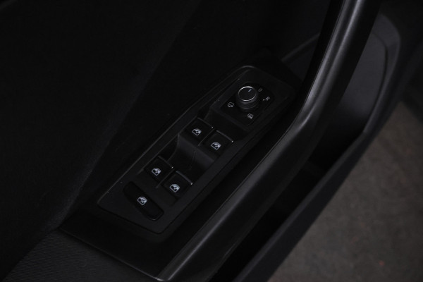 Volkswagen T-Roc 1.5 TSI Sport 150PK, Automaat, Apple carplay, Climate,