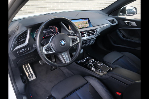 BMW 1-serie 118i Executive M Sport Pakket Automaat / Live Cockpit Professional / 17 Inch / LED / Achteruitrijcamera / Cruise Control / Shadow Line / Parkeersensoren / Lichtpakket