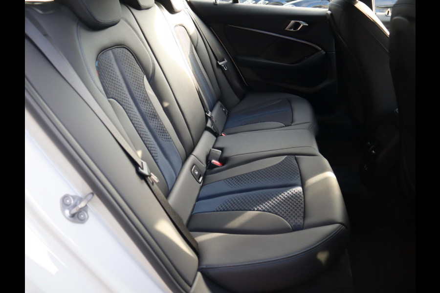 BMW 1-serie 118i Executive M Sport Pakket Automaat / Live Cockpit Professional / 17 Inch / LED / Achteruitrijcamera / Cruise Control / Shadow Line / Parkeersensoren / Lichtpakket