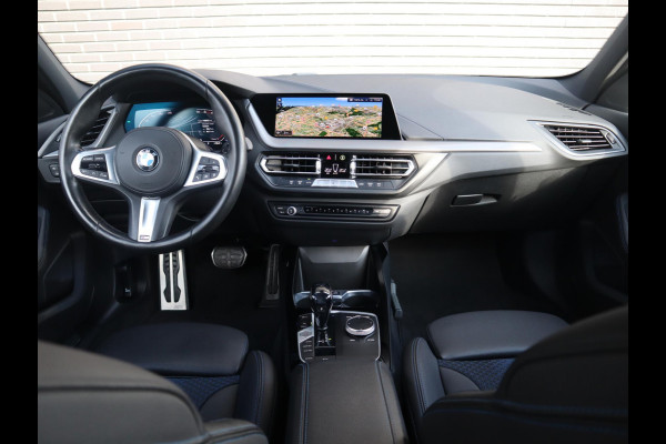 BMW 1-serie 118i Executive M Sport Pakket Automaat / Live Cockpit Professional / 17 Inch / LED / Achteruitrijcamera / Cruise Control / Shadow Line / Parkeersensoren / Lichtpakket