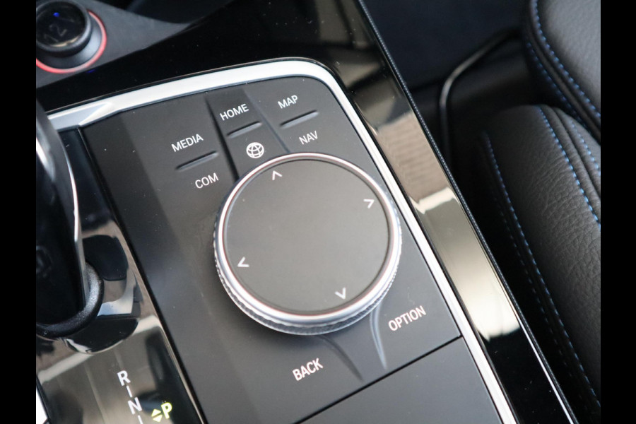 BMW 1-serie 118i Executive M Sport Pakket Automaat / Live Cockpit Professional / 17 Inch / LED / Achteruitrijcamera / Cruise Control / Shadow Line / Parkeersensoren / Lichtpakket