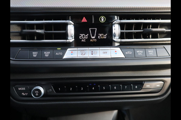 BMW 1-serie 118i Executive M Sport Pakket Automaat / Live Cockpit Professional / 17 Inch / LED / Achteruitrijcamera / Cruise Control / Shadow Line / Parkeersensoren / Lichtpakket