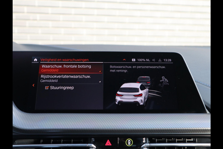 BMW 1-serie 118i Executive M Sport Pakket Automaat / Live Cockpit Professional / 17 Inch / LED / Achteruitrijcamera / Cruise Control / Shadow Line / Parkeersensoren / Lichtpakket