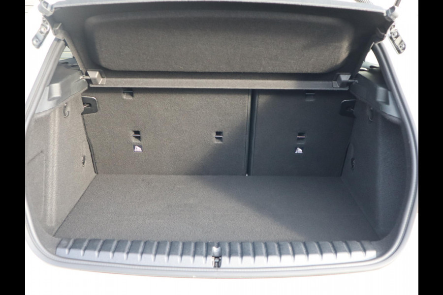 BMW 1-serie 118i Executive M Sport Pakket Automaat / Live Cockpit Professional / 17 Inch / LED / Achteruitrijcamera / Cruise Control / Shadow Line / Parkeersensoren / Lichtpakket