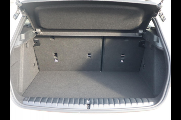 BMW 1-serie 118i Executive M Sport Pakket Automaat / Live Cockpit Professional / 17 Inch / LED / Achteruitrijcamera / Cruise Control / Shadow Line / Parkeersensoren / Lichtpakket