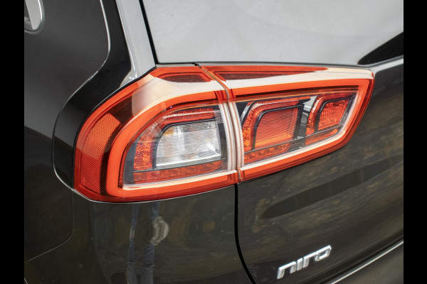 Kia Niro 1.6 GDi Hybrid DynamicLine Sport (APPLE CARPLAY,NAVI,CAMERA,LED,CRUISE,SPORTSTOELEN,LM VELGEN,NETTE STAAT)