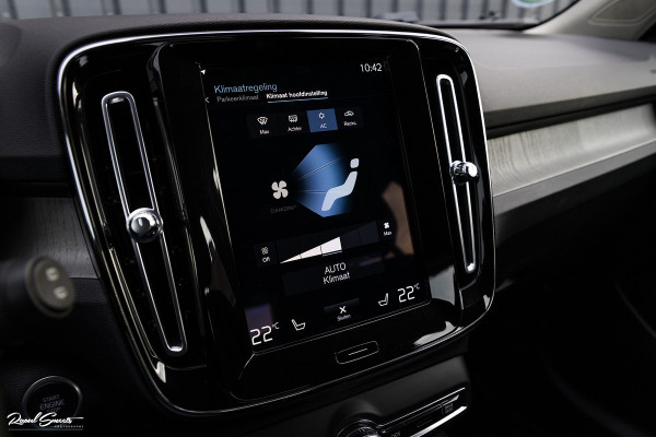 Volvo XC40 1.5 T4 Recharge Inscription | Adaptieve cruise | Zwenkbare trekhaak | Dab+ | Leder |