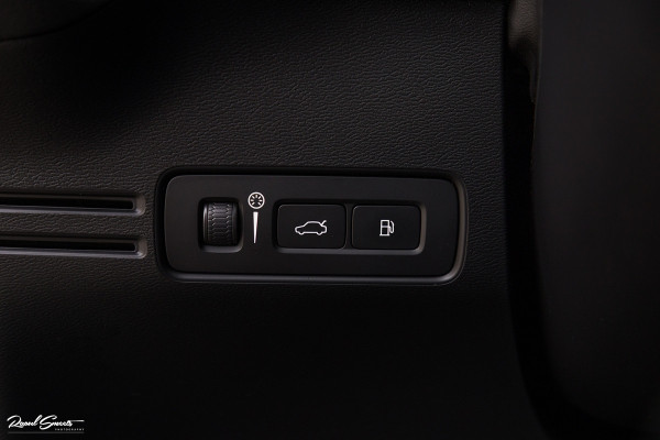 Volvo XC40 1.5 T4 Recharge Inscription | Adaptieve cruise | Zwenkbare trekhaak | Dab+ | Leder |