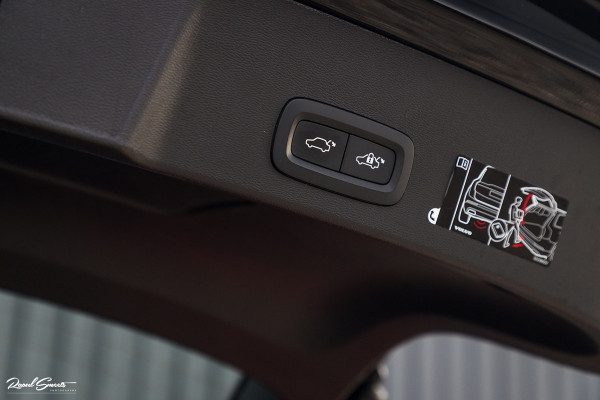 Volvo XC40 1.5 T4 Recharge Inscription | Adaptieve cruise | Zwenkbare trekhaak | Dab+ | Leder |