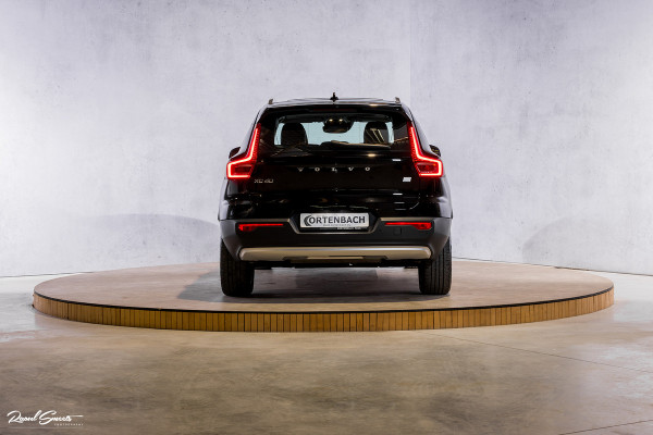 Volvo XC40 1.5 T4 Recharge Inscription | Panorama dak | Harman Kardon | Zwenkbare trekhaak |