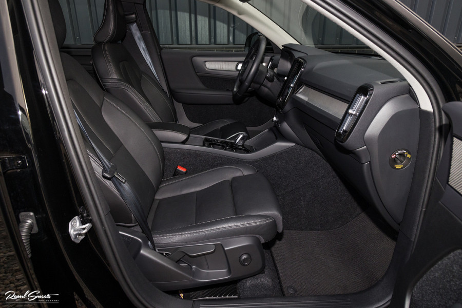 Volvo XC40 1.5 T4 Recharge Inscription | Panorama dak | Harman Kardon | Zwenkbare trekhaak |