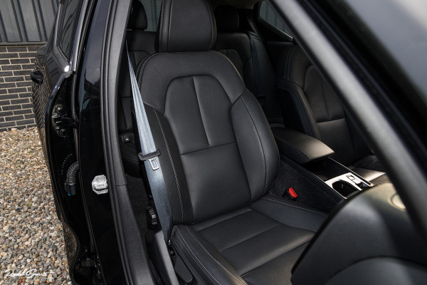 Volvo XC40 1.5 T4 Recharge Inscription | Panorama dak | Harman Kardon | Zwenkbare trekhaak |