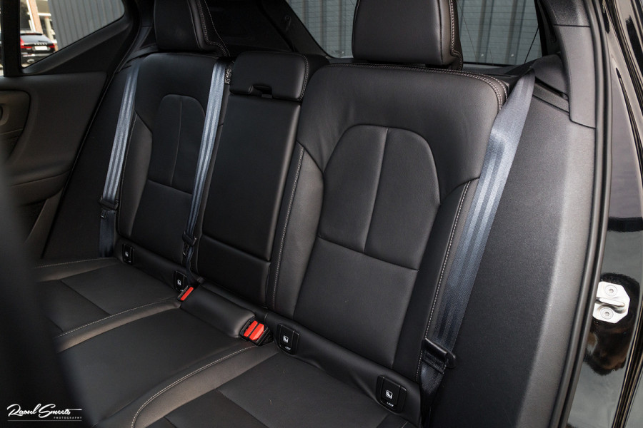 Volvo XC40 1.5 T4 Recharge Inscription | Panorama dak | Harman Kardon | Zwenkbare trekhaak |