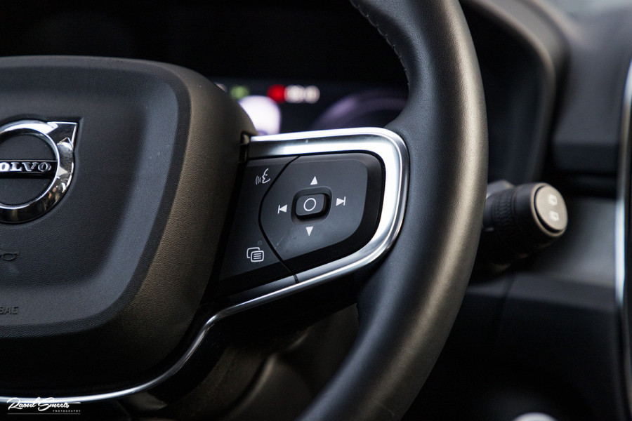 Volvo XC40 1.5 T4 Recharge Inscription | Panorama dak | Harman Kardon | Zwenkbare trekhaak |