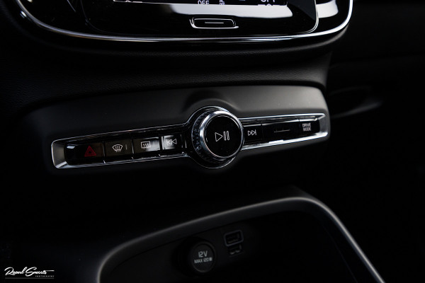 Volvo XC40 1.5 T4 Recharge Inscription | Panorama dak | Harman Kardon | Zwenkbare trekhaak |