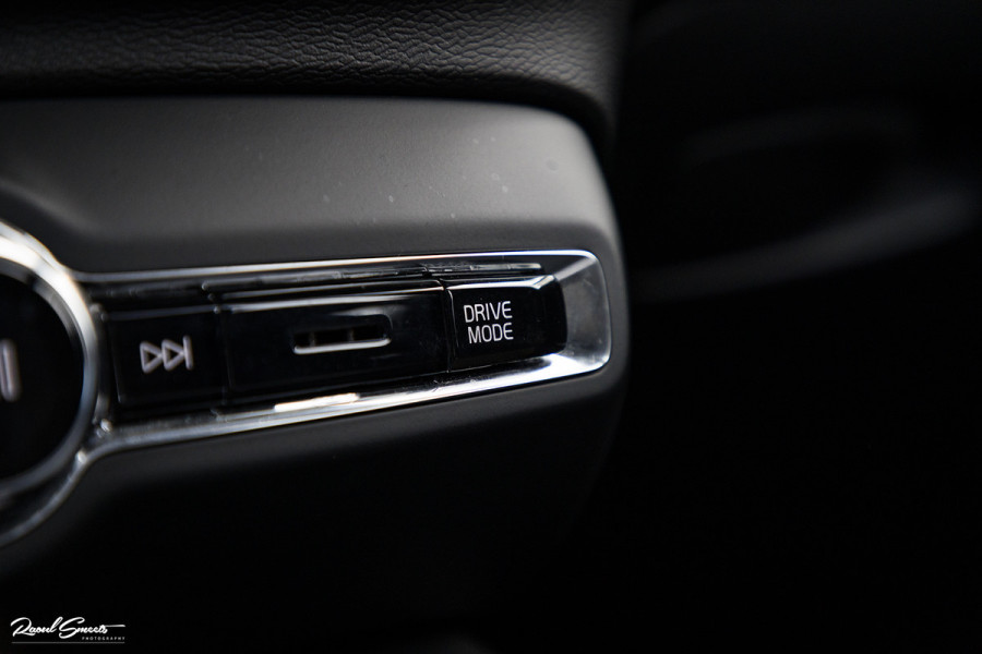 Volvo XC40 1.5 T4 Recharge Inscription | Panorama dak | Harman Kardon | Zwenkbare trekhaak |