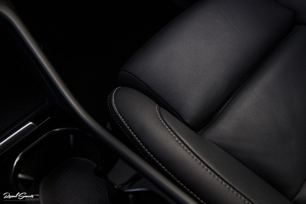 Volvo XC40 1.5 T4 Recharge Inscription | Panorama dak | Harman Kardon | Zwenkbare trekhaak |