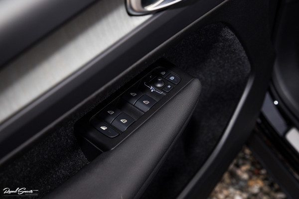 Volvo XC40 1.5 T4 Recharge Inscription | Panorama dak | Harman Kardon | Zwenkbare trekhaak |