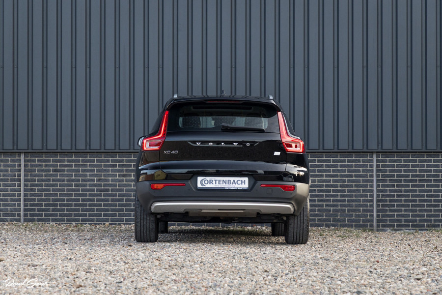 Volvo XC40 1.5 T4 Recharge Inscription | Panorama dak | Harman Kardon | Zwenkbare trekhaak |