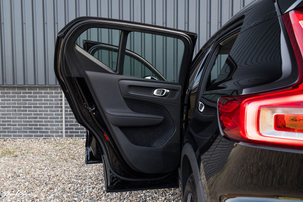 Volvo XC40 1.5 T4 Recharge Inscription | Panorama dak | Harman Kardon | Zwenkbare trekhaak |