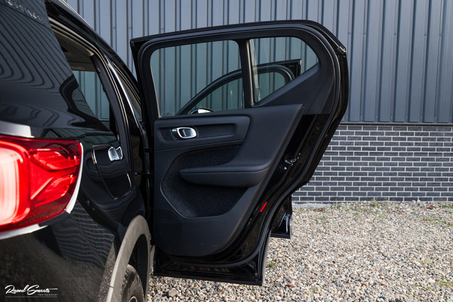 Volvo XC40 1.5 T4 Recharge Inscription | Panorama dak | Harman Kardon | Zwenkbare trekhaak |