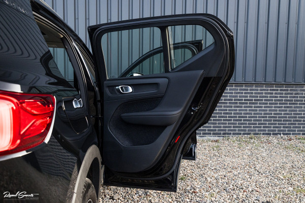 Volvo XC40 1.5 T4 Recharge Inscription | Panorama dak | Harman Kardon | Zwenkbare trekhaak |