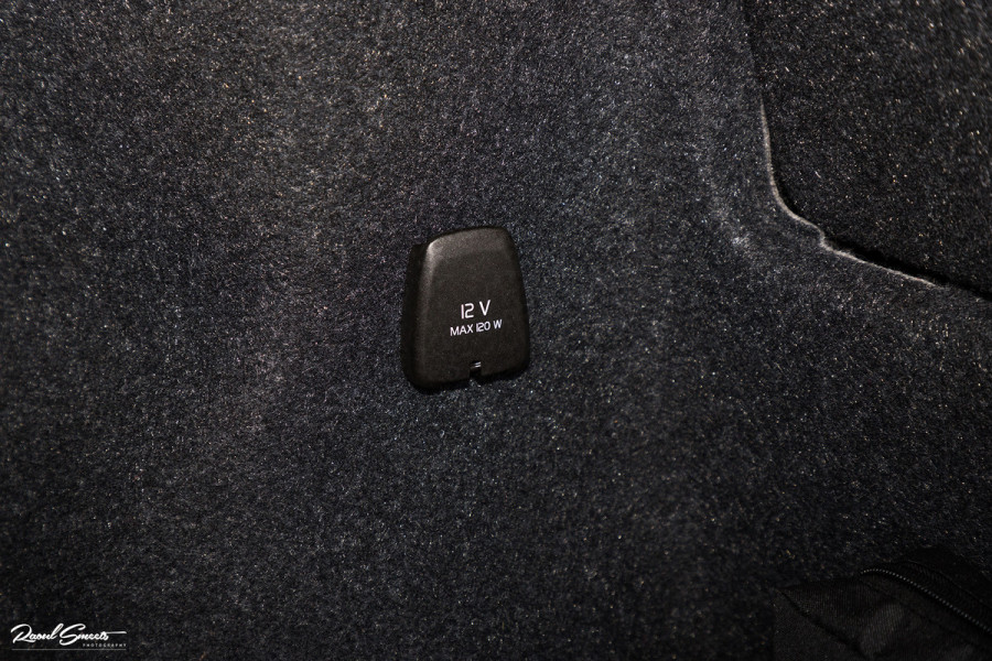 Volvo XC40 1.5 T4 Recharge Inscription | Panorama dak | Harman Kardon | Zwenkbare trekhaak |