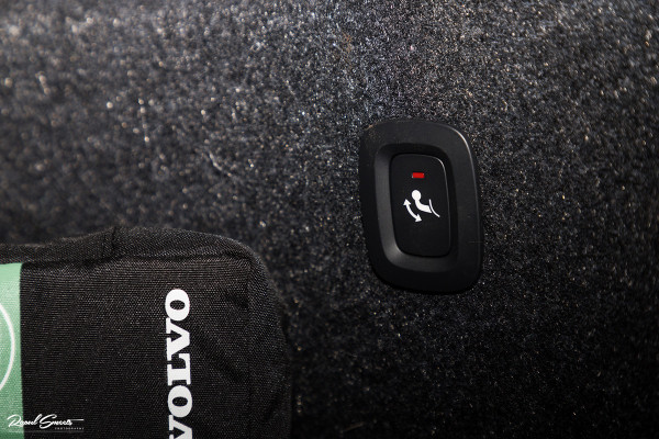 Volvo XC40 1.5 T4 Recharge Inscription | Panorama dak | Harman Kardon | Zwenkbare trekhaak |