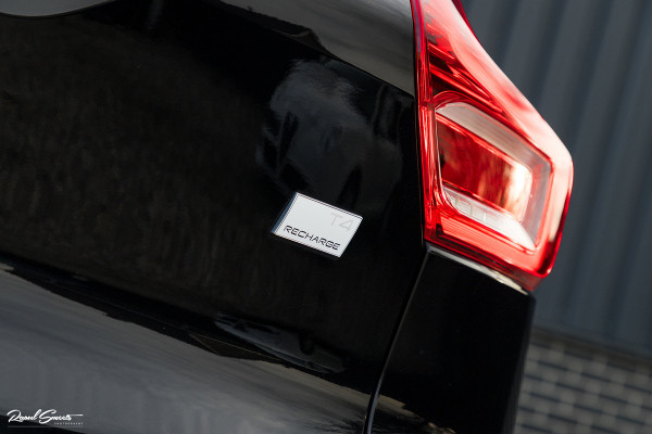 Volvo XC40 1.5 T4 Recharge Inscription | Panorama dak | Harman Kardon | Zwenkbare trekhaak |