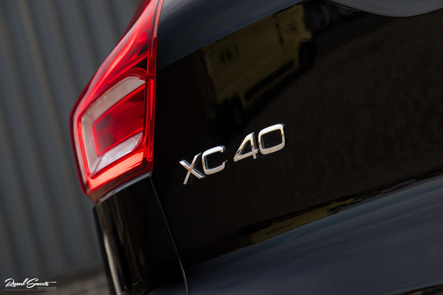 Volvo XC40 1.5 T4 Recharge Inscription | Panorama dak | Harman Kardon | Zwenkbare trekhaak |