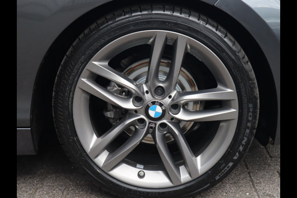 BMW 1-serie 118i High Executive M Sport Pakket Automaat 5 deurs / Navigatie Professional / Leder / 18 Inch / Shadow Line / Stoelverwarming / LED / Parkeersensoren voor+achter / Cruise Control / DAB / Lichtpakket