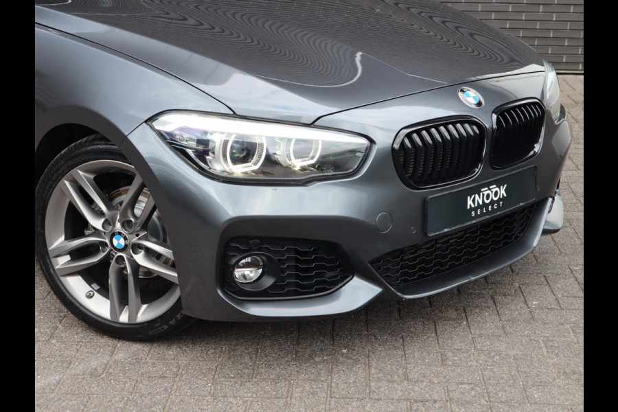 BMW 1-serie 118i High Executive M Sport Pakket Automaat 5 deurs / Navigatie Professional / Leder / 18 Inch / Shadow Line / Stoelverwarming / LED / Parkeersensoren voor+achter / Cruise Control / DAB / Lichtpakket