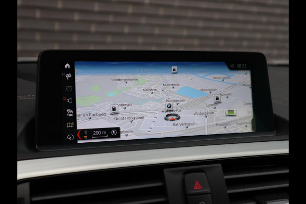 BMW 1-serie 118i High Executive M Sport Pakket Automaat 5 deurs / Navigatie Professional / Leder / 18 Inch / Shadow Line / Stoelverwarming / LED / Parkeersensoren voor+achter / Cruise Control / DAB / Lichtpakket