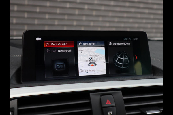 BMW 1-serie 118i High Executive M Sport Pakket Automaat 5 deurs / Navigatie Professional / Leder / 18 Inch / Shadow Line / Stoelverwarming / LED / Parkeersensoren voor+achter / Cruise Control / DAB / Lichtpakket