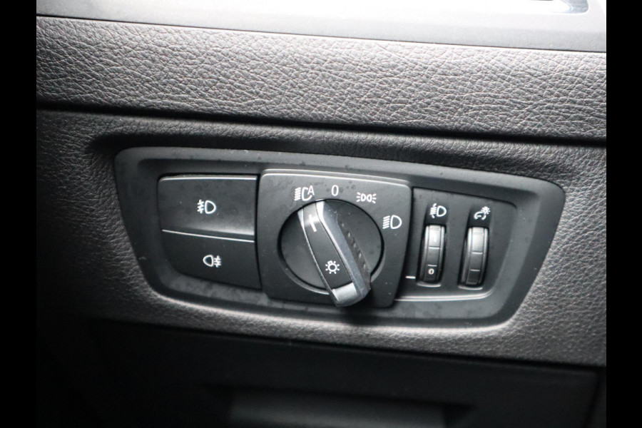 BMW 1-serie 118i High Executive M Sport Pakket Automaat 5 deurs / Navigatie Professional / Leder / 18 Inch / Shadow Line / Stoelverwarming / LED / Parkeersensoren voor+achter / Cruise Control / DAB / Lichtpakket