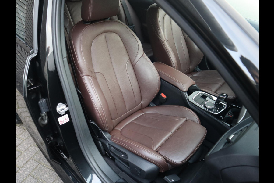 BMW 1-serie 118i High Executive M Sport Pakket Automaat / Live Cockpit Professional / Leder / Hifi / Stoelverwarming / 17 Inch / Adaptieve LED-koplamp / DAB / Parkeersensoren / Lichtpakket