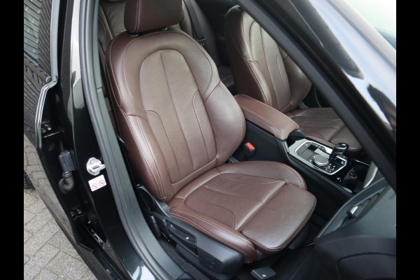 BMW 1-serie 118i High Executive M Sport Pakket Automaat / Live Cockpit Professional / Leder / Hifi / Stoelverwarming / 17 Inch / Adaptieve LED-koplamp / DAB / Parkeersensoren / Lichtpakket