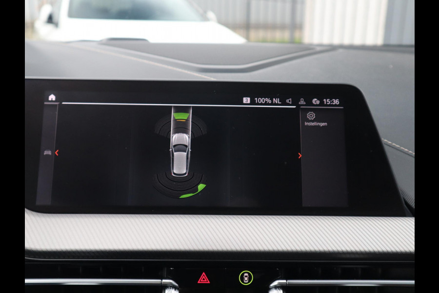 BMW 1-serie 118i High Executive M Sport Pakket Automaat / Live Cockpit Professional / Leder / Hifi / Stoelverwarming / 17 Inch / Adaptieve LED-koplamp / DAB / Parkeersensoren / Lichtpakket