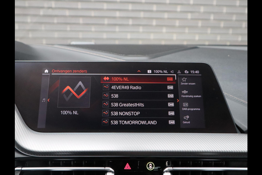 BMW 1-serie 118i High Executive M Sport Pakket Automaat / Live Cockpit Professional / Leder / Hifi / Stoelverwarming / 17 Inch / Adaptieve LED-koplamp / DAB / Parkeersensoren / Lichtpakket