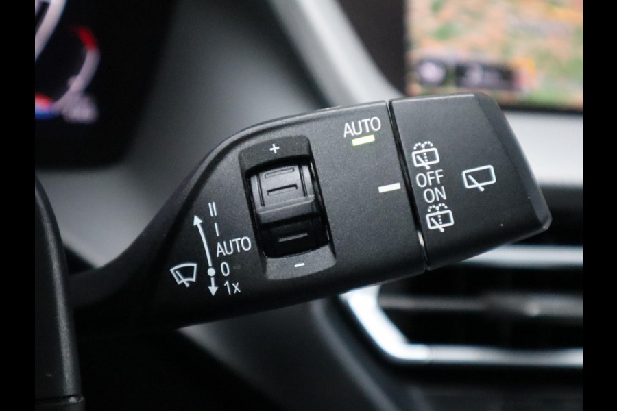 BMW 1-serie 118i High Executive M Sport Pakket Automaat / Live Cockpit Professional / Leder / Hifi / Stoelverwarming / 17 Inch / Adaptieve LED-koplamp / DAB / Parkeersensoren / Lichtpakket