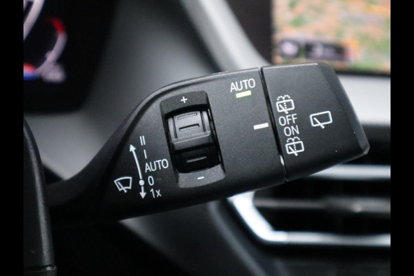 BMW 1-serie 118i High Executive M Sport Pakket Automaat / Live Cockpit Professional / Leder / Hifi / Stoelverwarming / 17 Inch / Adaptieve LED-koplamp / DAB / Parkeersensoren / Lichtpakket