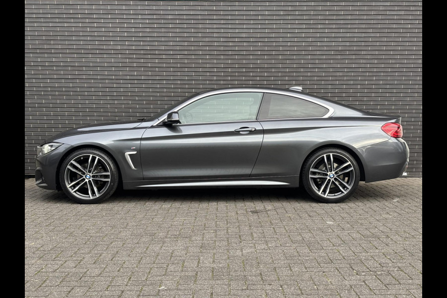 BMW 4 Serie Coupé 420i High Executive M Sport Pakket Automaat / Navigatie Professional / Leder / 19 Inch / Stoelverwarming / Multifunctioneel Instrumentendisplay / Shadow Line / Climate Control / Parkeersensoren voor+achter / Neerklapbare Achterbank